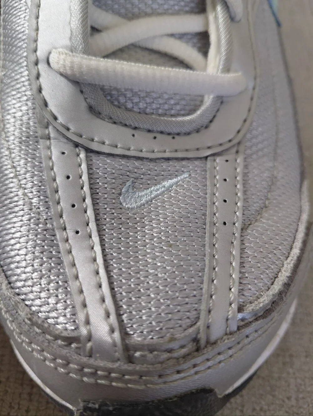 Nike Women's Initiator Silver with Light Blue Accent Running Sneakers